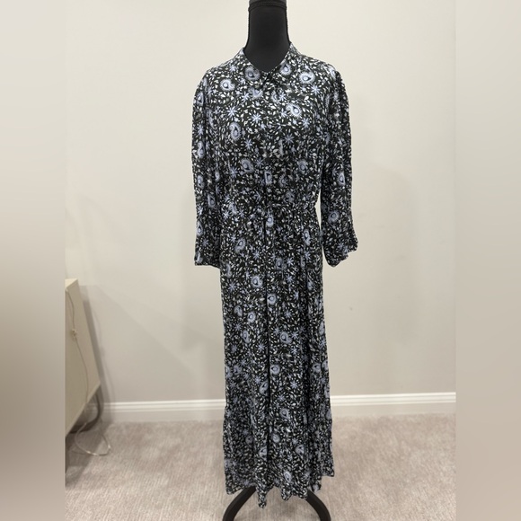 Zara White Buttoned A-Line Dress with Notched Collar - Picture 2 of 6